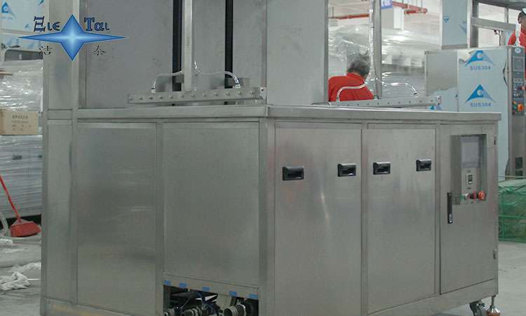 清洗金屬傳送帶:超聲波清洗機保持高效運行與衛生潔凈 清洗金屬傳送帶:超聲波清洗機保持高效運行與衛生潔凈